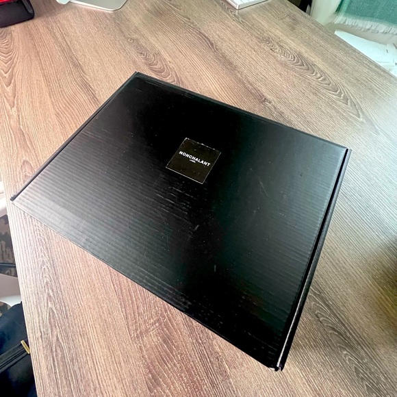 NONChalant Label empty box with tissues and certificate - Picture 1 of 2